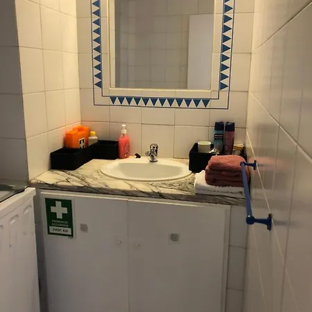 Charming In Da Rocha 400m From The Apartamento Portimão